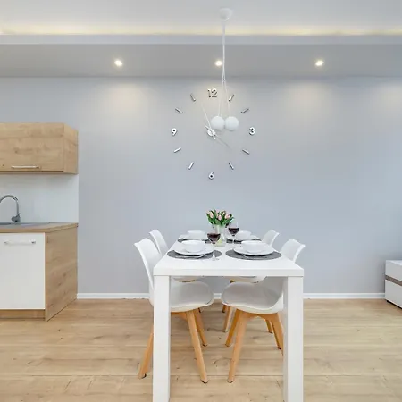 Porta Mare - With Sea View Balcony & Parking By Renters Apartament